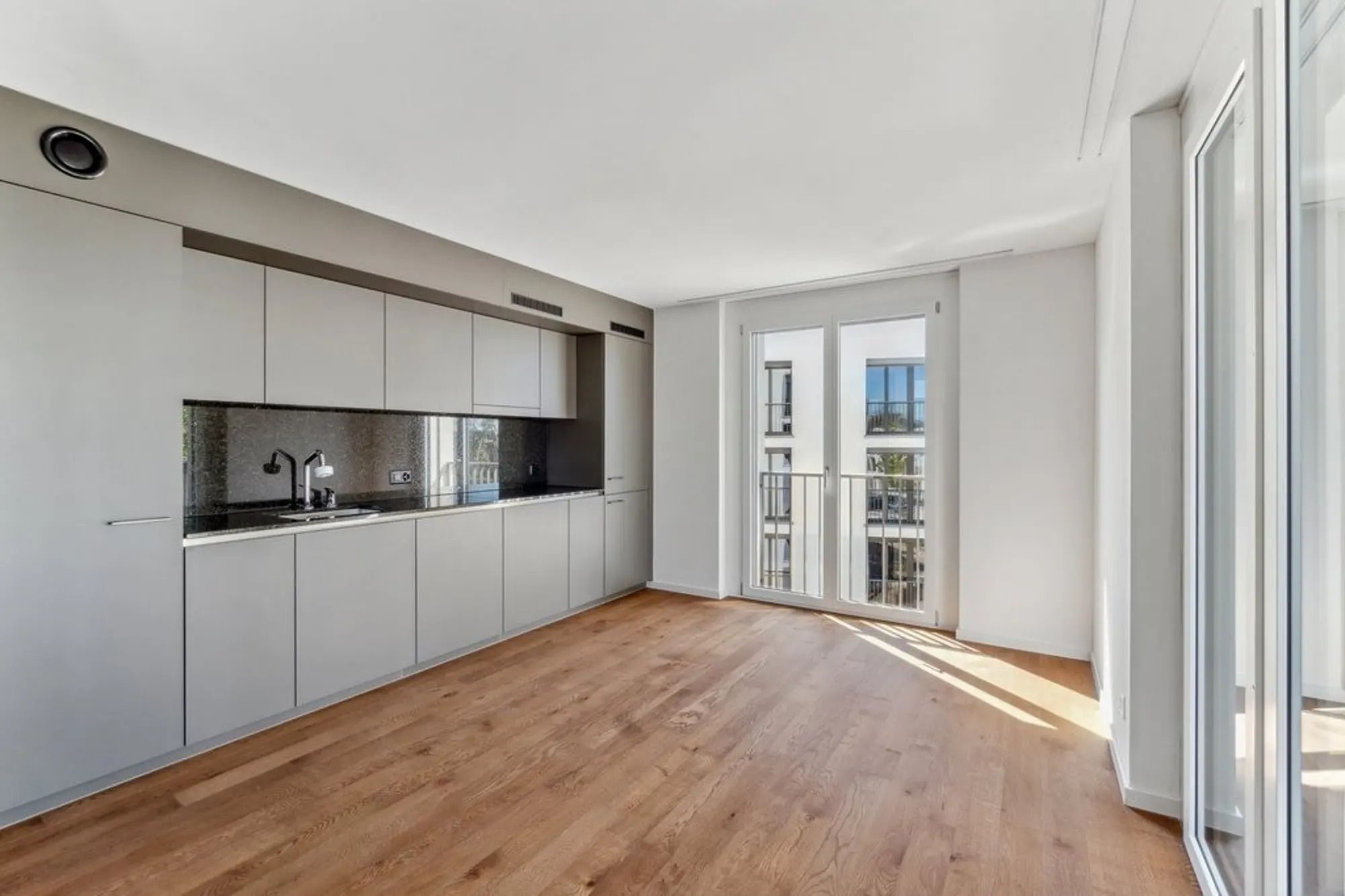 Stylish Apartment in a Prime Central Location – photo 2