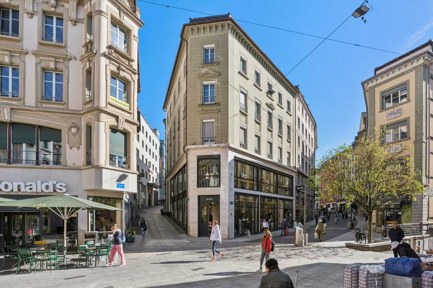 Stylish 2.5-Room Apartment in Downtown Lausanne